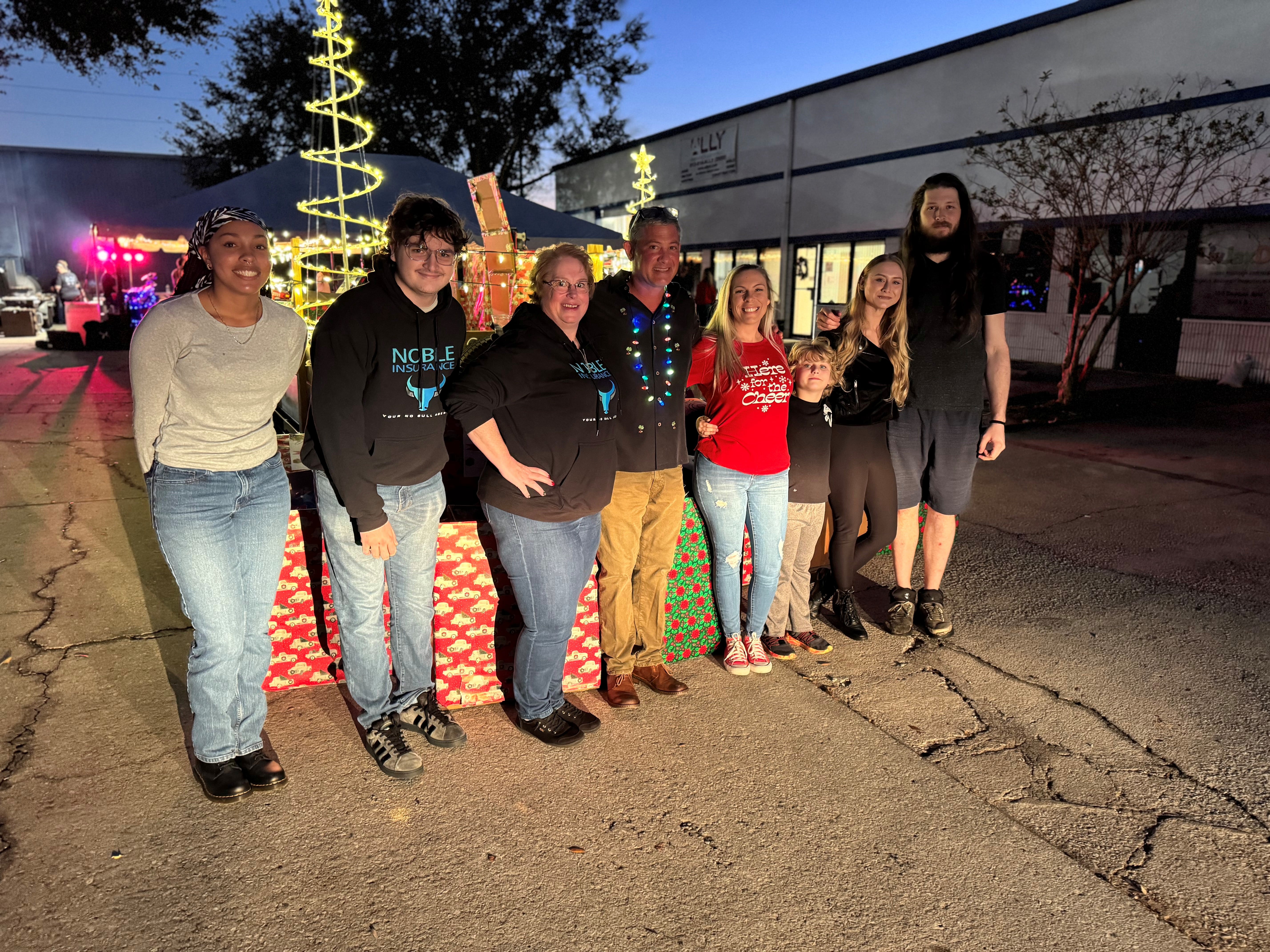 OLDSMAR CARES noble team  at tabel